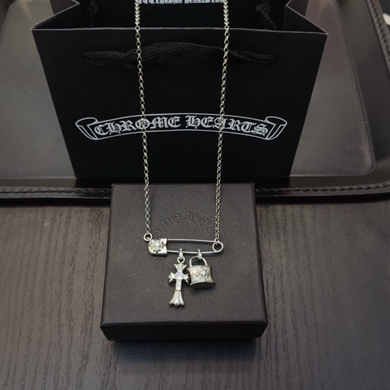 Ch*0me He**ts necklaces